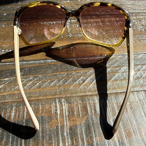 Stylish Tortoiseshell Sunglasses - Picture 4 of 9